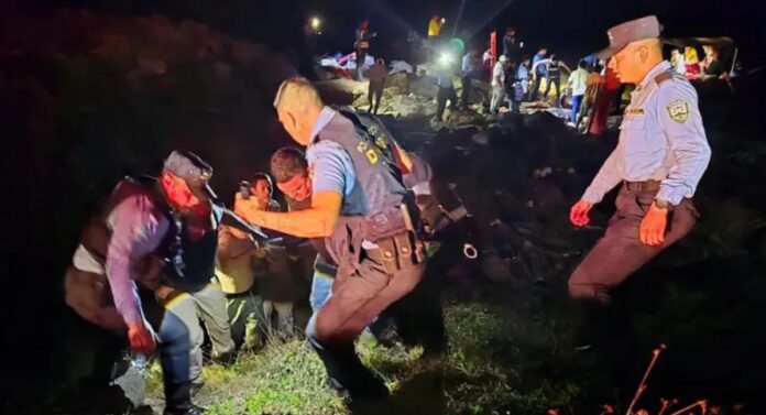 https://eltiempodeyucatan.com/accidente-aereo-en-honduras-deja-12-fallecidos-y-5-sobrevivientes/